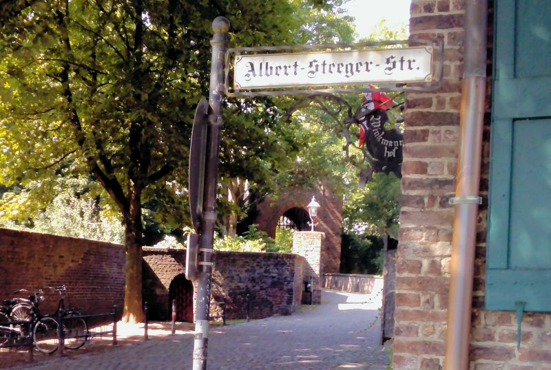 Albert-Steeger-Straße in Linn